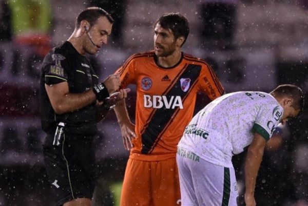 Ponzio recibió dos fechas de suspensión tras la roja que recibió ante Sarmiento.