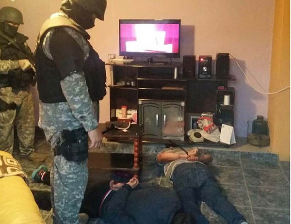La detención del sujeto en manos de los grupos especiales de Policía.