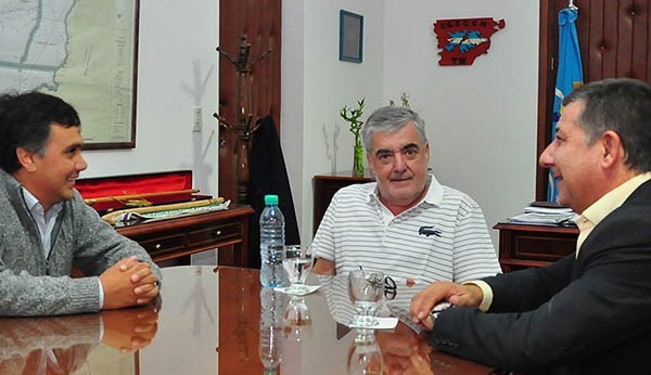 Trío. Desde la izquierda, Machado junto con el gobernador y Pagani. 