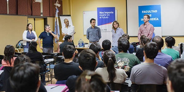 El objetivo de la capacitación es que los alumnos tomen contacto y se relacionen con el mundo laboral.
