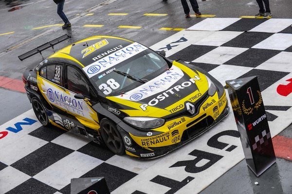 En una remondada epica, Pernia se llevó la victoria en la tercera fecha del TC 2000.