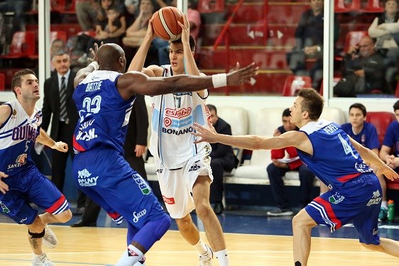 Peñarol sufrió pero se llevó un triunfazo: 97-92 a Quimsa.