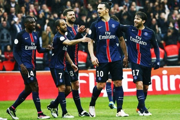 Zlatan Ibrahimovic firmó un triplete para alcanzar los 30 goles en el triunfo del PSG.