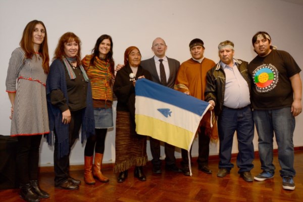 “Nadie puede desconocer la historia y fuerte presencia de los Pueblos Originarios”, dijo Menchi.