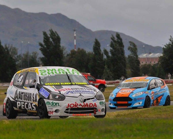 Matías Vidal, a bordo del Clio. Ayer fue 14to en la final de la Clase 2.