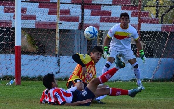 En un floja producción, Racing ganó y mantuvo el invicto en el Cayetano Castro.