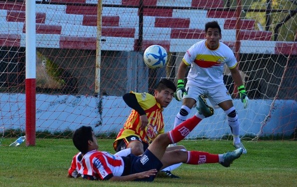 En un floja producción, Racing ganó y mantuvo el invicto en el Cayetano Castro.