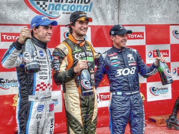 El podio de la Clase 3 con Tati Angelini, Carlos Okulovich y Fabián Yannantuoni.