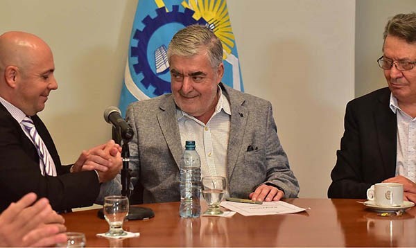 Alineados. Das Neves junto a Sastre en Casa de Gobierno, durante la apertura de licitación de obras de servicios para el Plan Procrear.