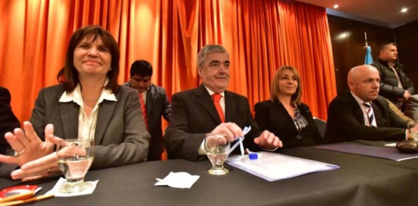 Cúpula. Desde la izquierda, Bullrich, Das Neves, Gils Carbó y Sastre durante la apertura de un evento inédito para acordar estrategias. 