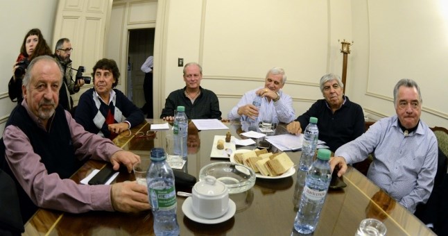Todos juntos ahora. Yasky, Micheli, Rodríguez ,Caló, Hugo Antonio y Barrionuevo, de izquierda a derecha (literal e ideológicamente).