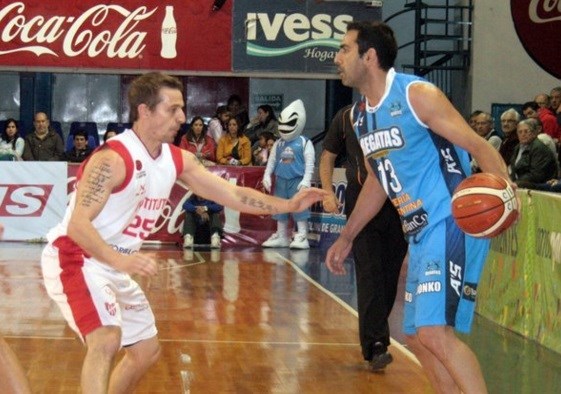 Regatas debe ganar el domingo y esperar que pierda Estudiantes para estar en playoffs.