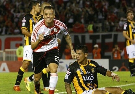 El Cabezón la rompió. Abrió la cuenta con un golazo maravilloso, armó y asistió en la acción del 4-0.