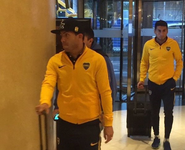 Tevez ingresando al Hotel Sheraton de Montevideo.