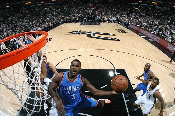 Los Thunder, liderados por Westbrook ganan de nuevo en San Antonio y dominan la serie por 3-2.