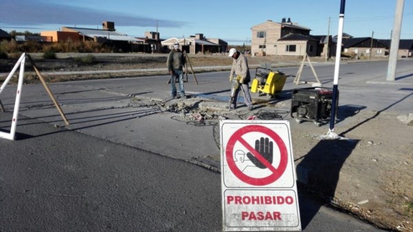 Ya comenzaron a trabajar en las calles de Dolavon.