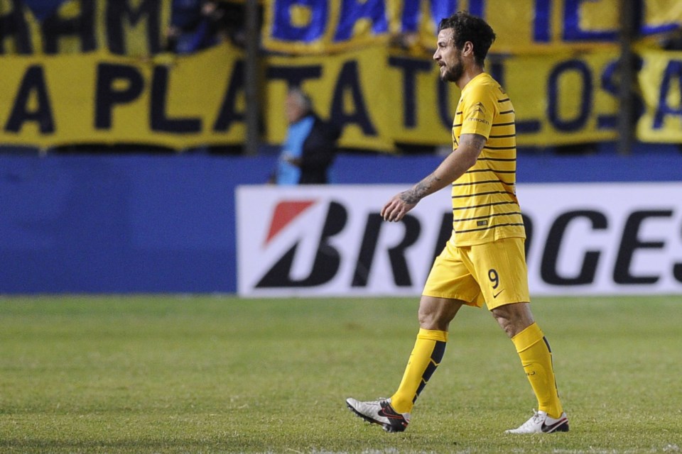 Osvaldo volvió a jugar tras un largo tiempo, pero fue noticia por discutir con el DT.
