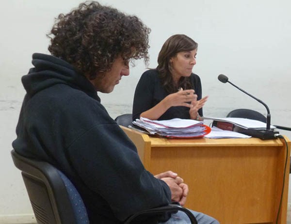 Marcelo Díaz Mansilla seguirá detenido por violencia familiar.