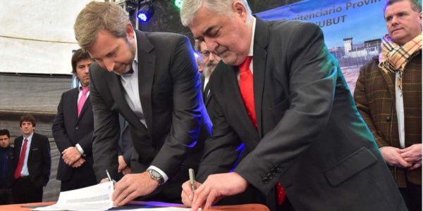 Chubut es la segunda provincia en firmar el acuerdo para la devolución del 15% de coparticipación.