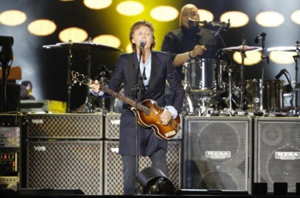 Paul McCartney hizo delirar al público "beatle" en su primer show de La Plata.