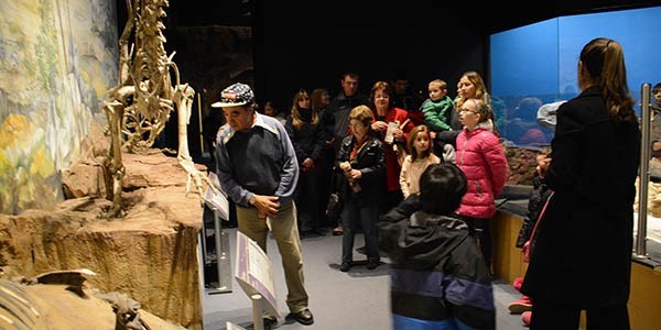 Las personas que visitaron el MEF  conocieron las salas, el laboratorio y recibieron una charla explicativa.