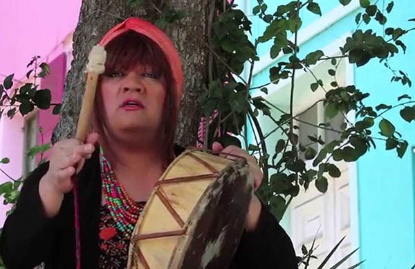 Susy Shock se define como la artista trans sudaca y se dedica hace 30 años a la actuación, escritura y canto.