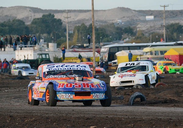 El campeón de las camionetas, Julio Bona, ganó de punta a punta la final de la categoría mayor. También había ganado la clasifica y la primera serie.