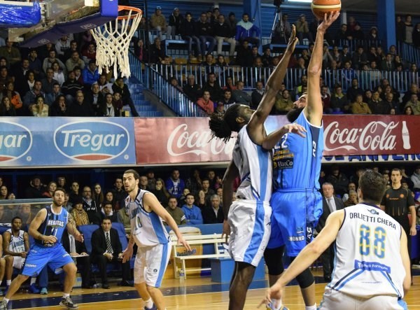 Regatas achicó la diferencia ante La Unión. Le ganó 87-64 como local. Se despegó con un formidable 26-7 en el segundo cuarto.