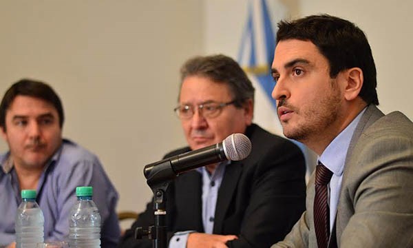 Conferencia. Los funcionarios explicaron el fallo del juez Sastre.