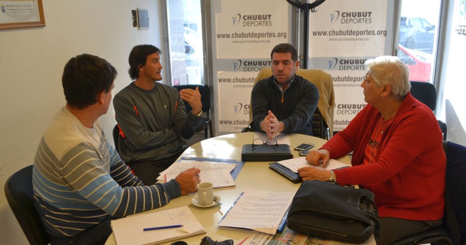 Dirigentes del Trelew Tennis Club se reunieron con Walter Ñonquepán.