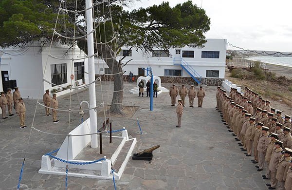 Los miembros de la fuerza naval recordaron a los héroes que ofrendaron sus vidas en la Guerra de Malvinas.