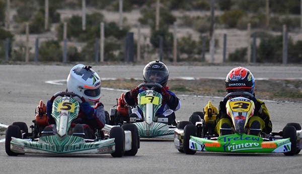 El karting abre sus puertas para que los chicos tengan su experiencia.