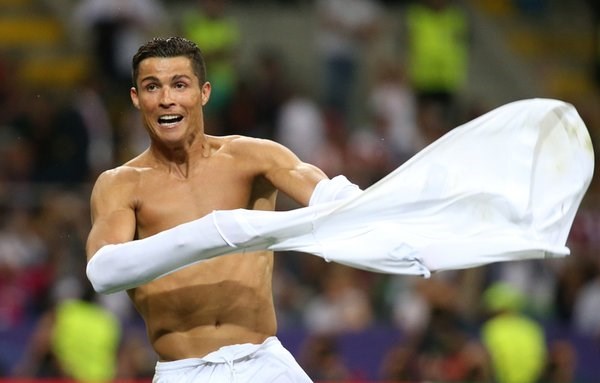 Cristiano Ronaldo, de nuevo máximo goleador de la Champions, metió el último penal en San Siro.