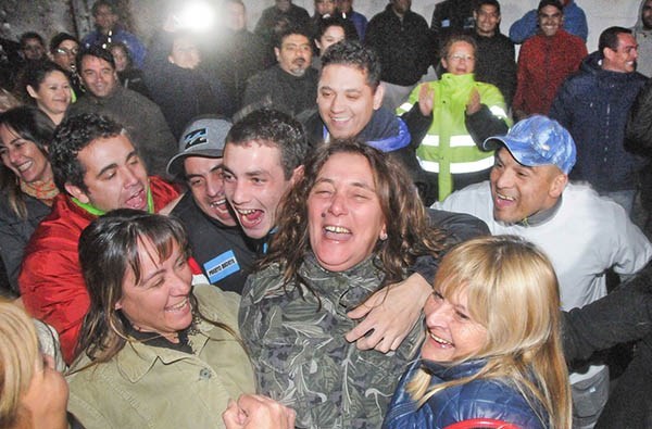 Alegría. Se vivieron intensos festejos tras conocerse los resultados del contundente triunfo de Fanego.