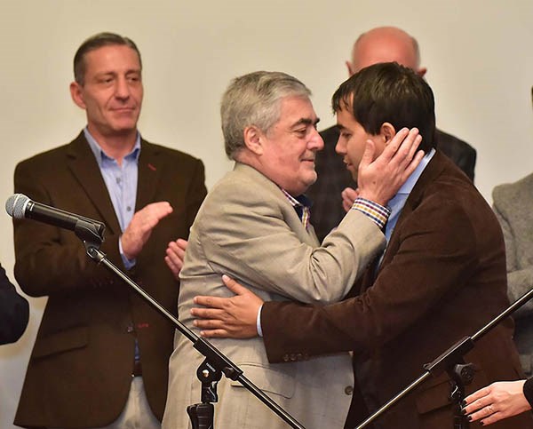 Abrazo. Das Neves y Moreira, que se sumó al equipo provincial. 