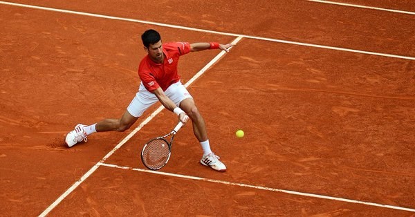 Djokovic vapuleó por 6-2 y 6-1 al español Roberto Bautista Agut, y sigue firme en Madrid.