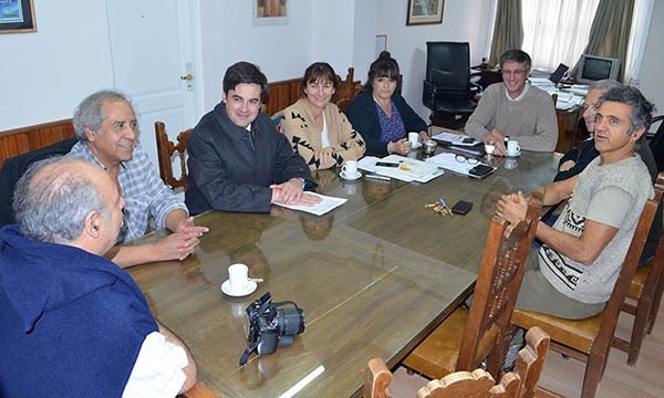 Cumbre. Ongarato y los ediles piensan ideas para paliar el momento.