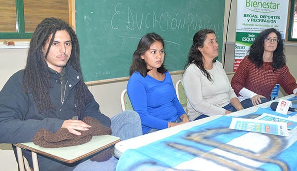 Reclamos. Docentes y estudiantes anunciaron sus quejas públicas. 