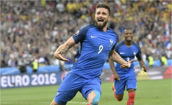 Olivier Giroud abrió el marcador y sobre el cierre del partido, Dimitri Payet le dio la victoria a Francia.