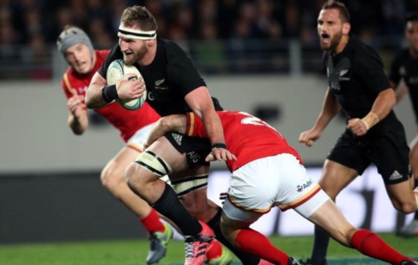 Gales ganaba en Auckland, pero los All Blacks levantaron y destrozaron su ilusión.