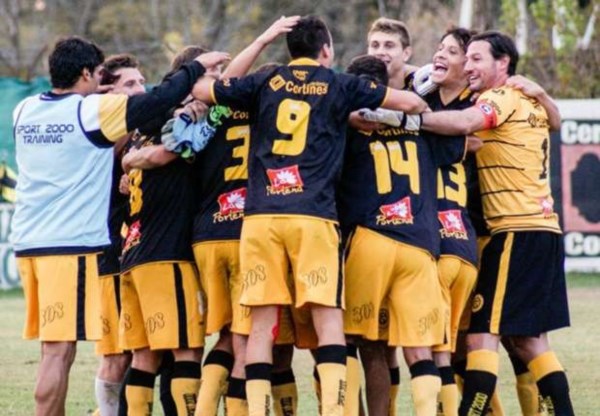 Flandria, que hace año y medio militaba en la C con la ciudad y el estadio inundados, hoy alcanza el mayor logro de su historia.