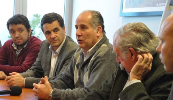 Reclamo. Una postal de la reunión de la cual surgió el documento. 