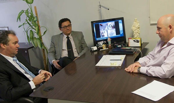 Primera cita. Hansen se reunió con el intendente y un colaborador. 