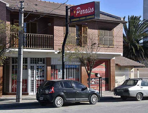 El negocio Paraíso fue víctima del violento accionar de dos cacos.