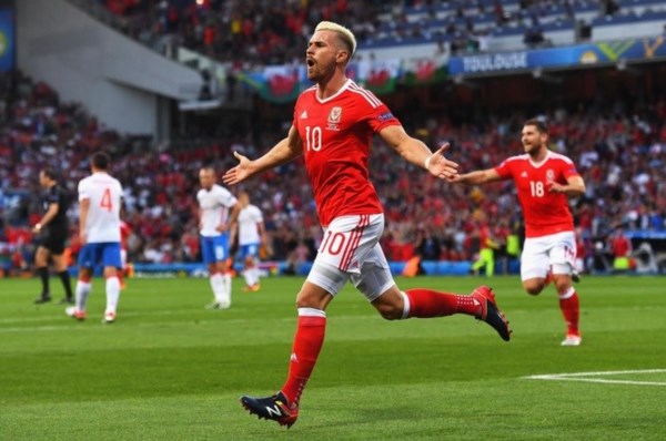 Gales goleó a Rusia por 3 a 0 y se metió en los octavos de la Eurocopa.