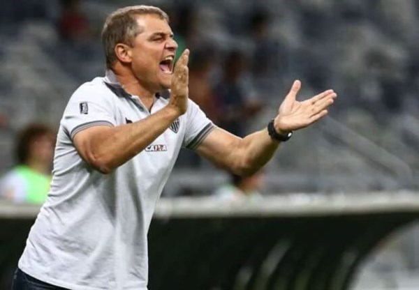 Diego Aguirre firmaría en los próximos días su contrato por un año con el club de Boedo.