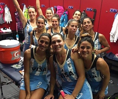 Las Leonas de festejo en los vestuarios por el 4to triunfo seguido.