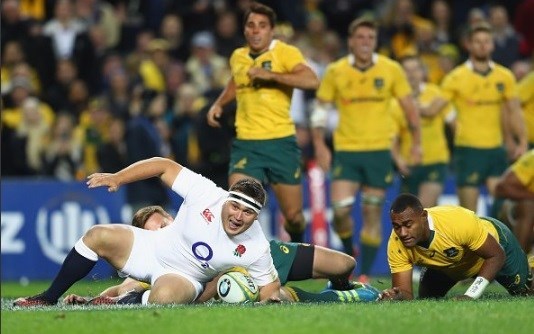 En un partidazo Inglaterra le ganó 44-40 a Australia y se quedó con la serie 3-0.