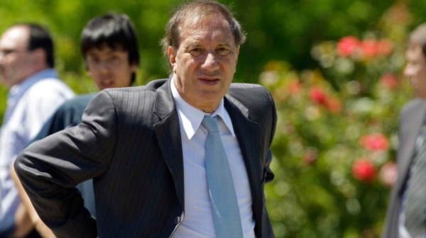 Carlos Salvador Bilardo salió a criticar la chances de jugar con juveniles.