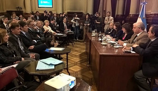 Audiencia. Una postal de las explicaciones oficiales a los senadores.